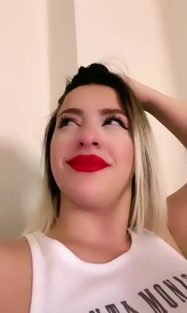 Nehir ifşa Dildoyu memelerinin arasına alıp amına soktu — Canlı Yayınlar · sahne 3
