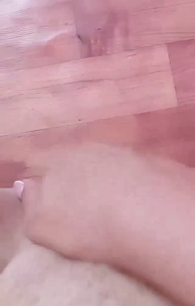 Nura ifşa Yakın çekim kıllı amcığını avuçladı — Bedava Porno · sahne 1
