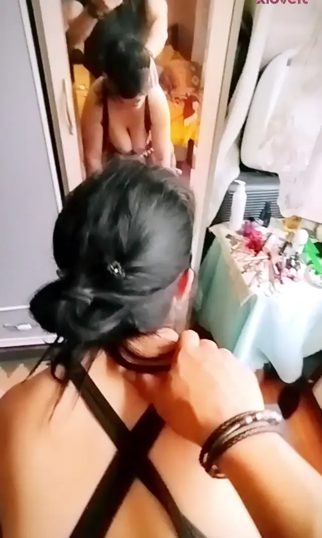 Olgun kadını gözleri bağlı aynaya karşı sikti — Mobil Porno · sahne 1