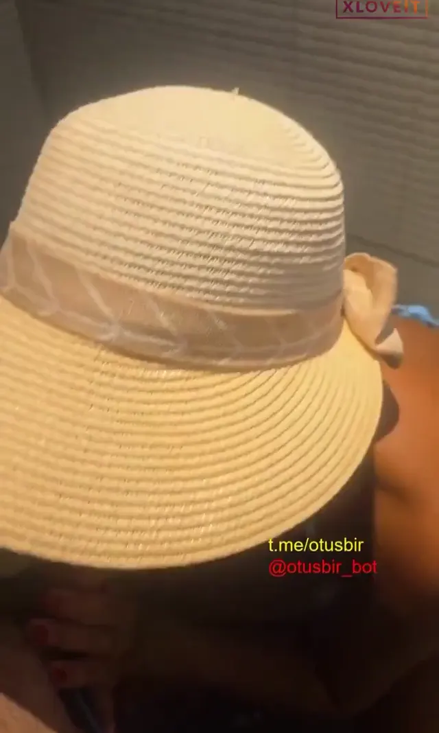 Outdoor — Outdoor Porno Tatilde tuvalette eşinin azına verdi · sahne 1