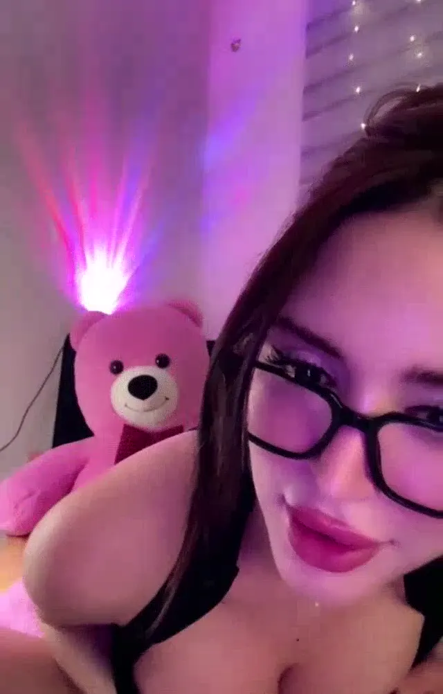 Pink ifşa Gözlüklü yayıncıdan video — Bedava Porno · sahne 2