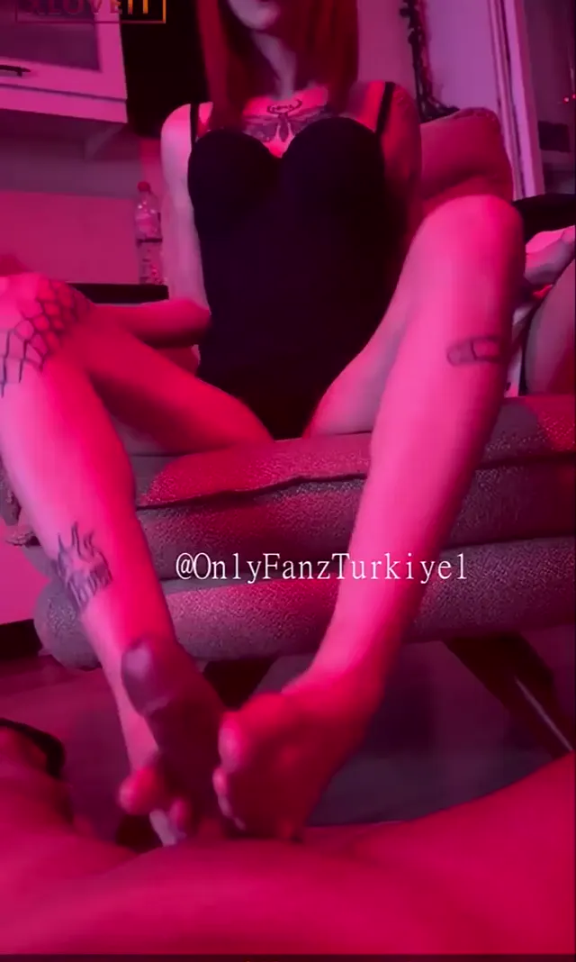 Sahibe Asu kölesini ayak masajıyla ödüllendirdi — Sahibe Asu — VIP ifşalar · sahne 3
