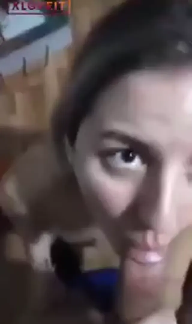 Sakso çekmeyi çok seven hatun — Amatör Porno · sahne 1