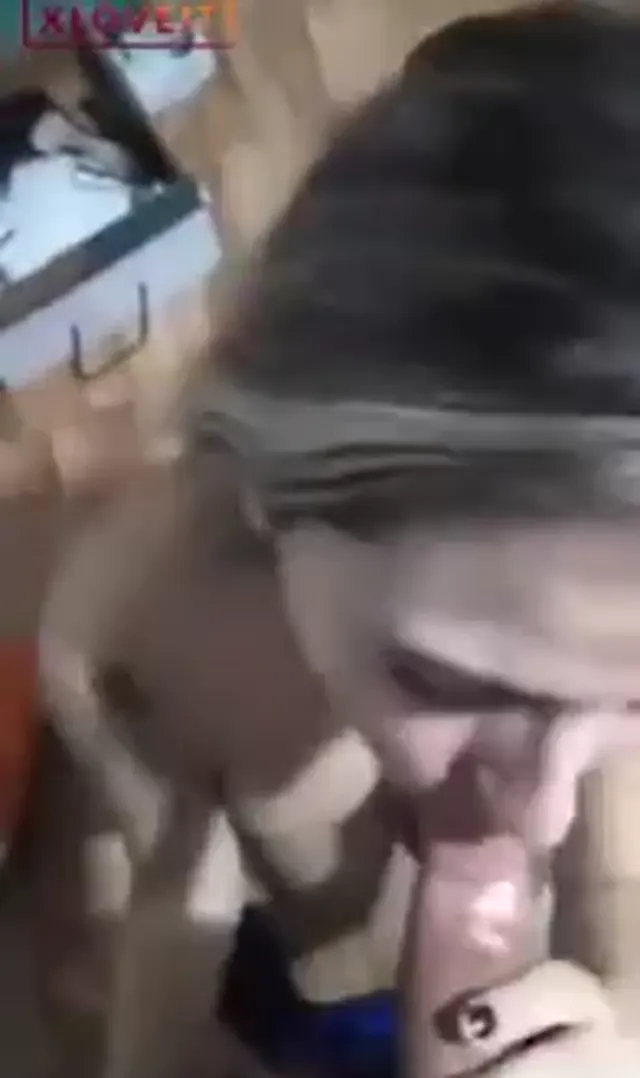 Sakso çekmeyi çok seven hatun — Amatör Porno · sahne 3