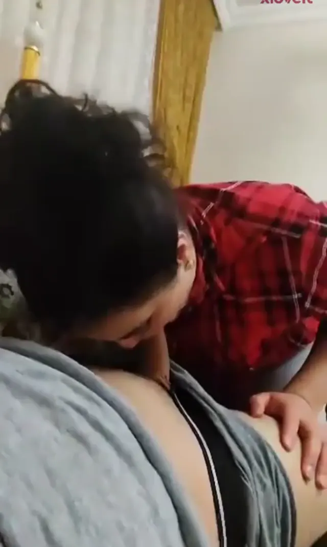 Sakso izle Genç sevgilisinin ağzına verdi — Amatör Porno · sahne 2