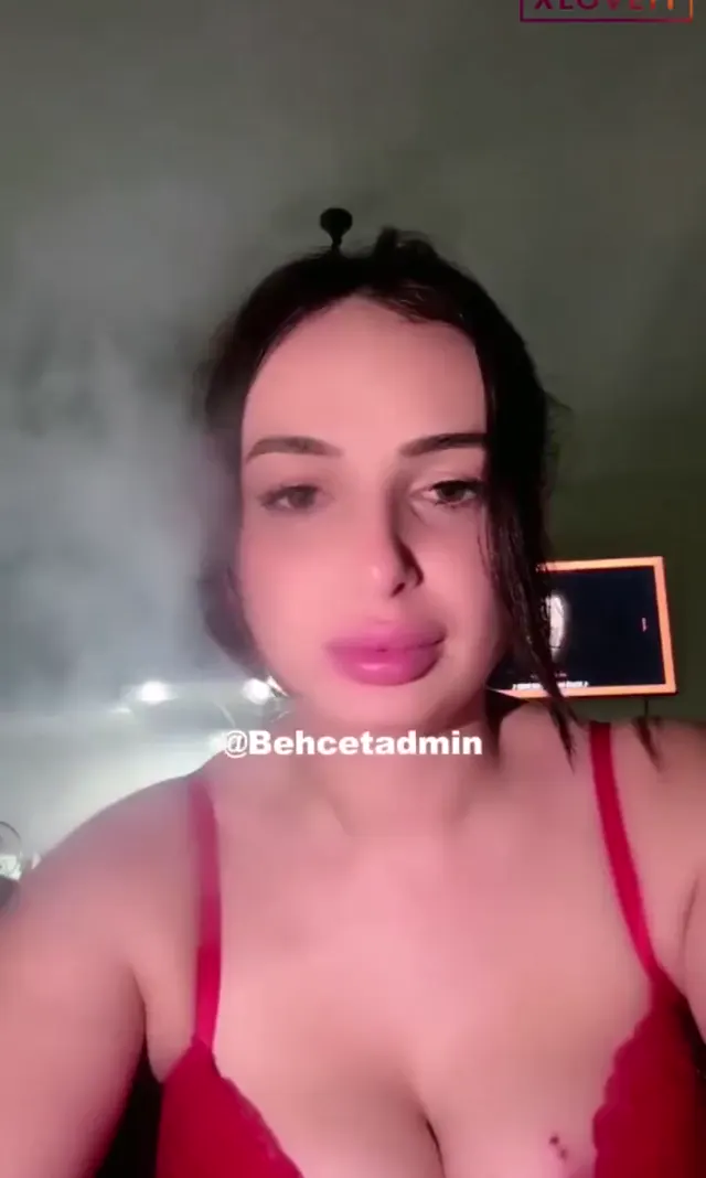 Sakso Porno Biricik nargile içip gırtlağına saplattı — Tango Biricik — Mobil Porno · sahne 3