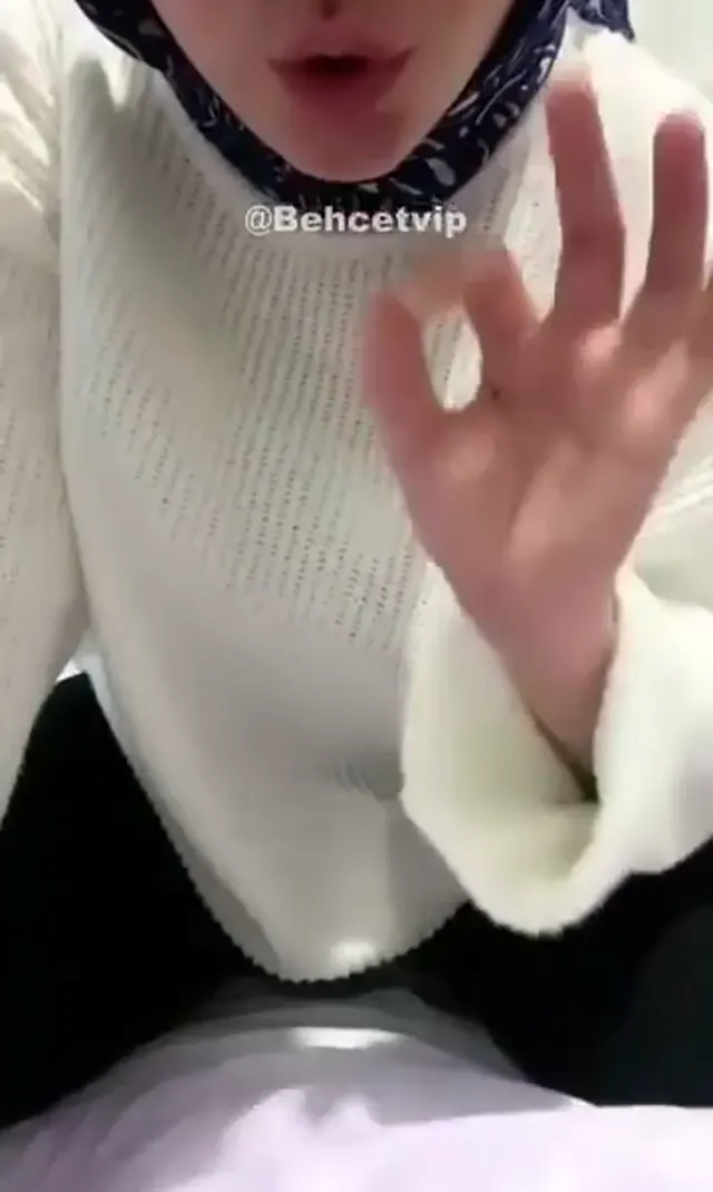 Şeftalicik — Şeftalicik ifşa Türbanlı olgun meme açtı · sahne 1