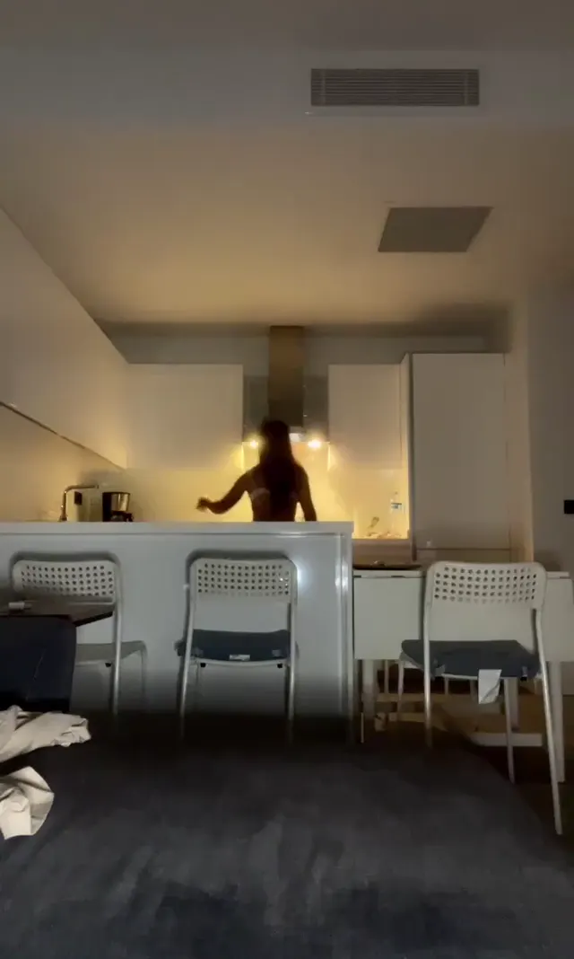 Shawty ifşa Beyaz bikinili cnalı yayınını seyret — Shawty — Canlı Yayınlar · sahne 1