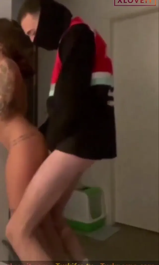 Kurye Porno Shawty uzun sike gırtlak yaptı — Shawty — Amatör Porno · sahne 3
