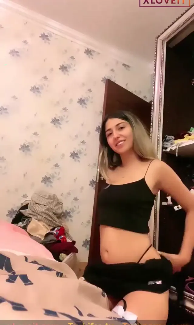 Siyah Kedi ifşa Çıtır ateşli kızdan nude yayın seyret — Canlı Yayınlar · sahne 2