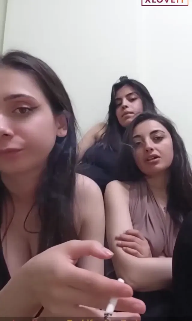Sude Ece Buse ifşa 3 kızın canlı yayınını seyret — Canlı Yayınlar · sahne 2
