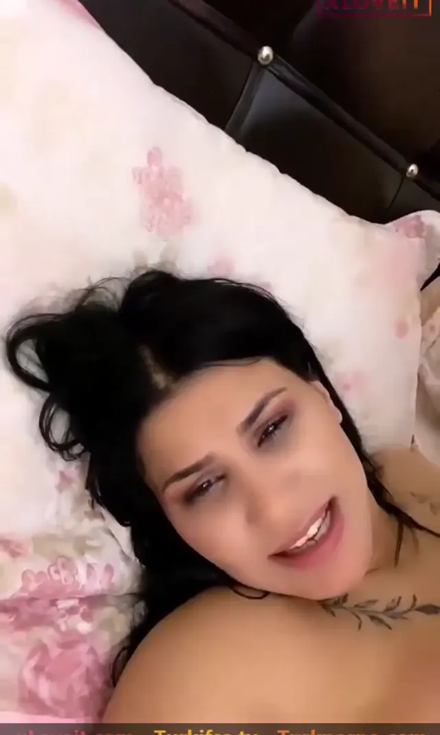 Sudenaz Devrim Lezbiyen porno Sevişme seyret — Sudenaz Devrim — Amatör Porno · sahne 2
