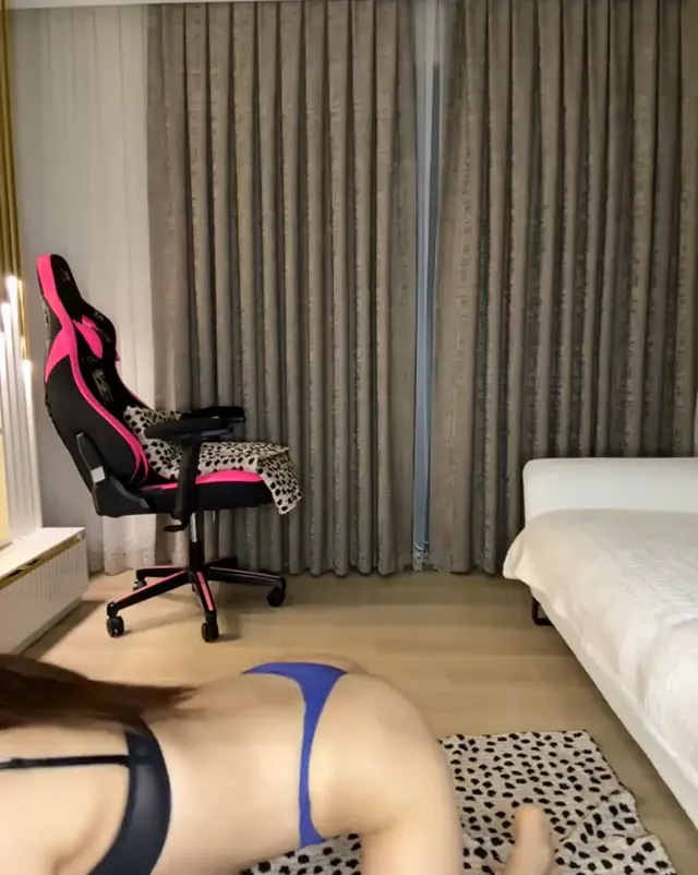 Tango Arden ifşa 2 çıtır nude yayıncı seyret — Tango Arden — Canlı Yayınlar · sahne 2
