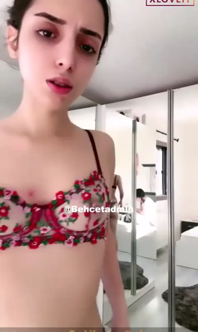 Tango Arzu ifşa Küçük memeli çıtırın nude yayını — Tango Arzu — Canlı Yayınlar · sahne 1