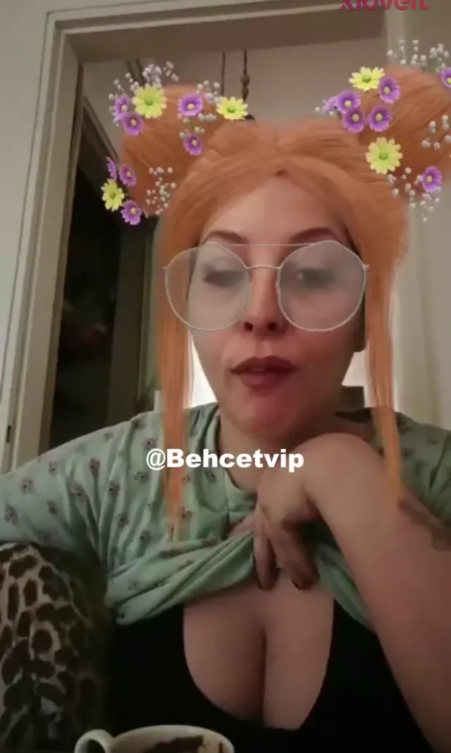 Tango Bahar ifşa Yayında izleyenlee meme açtı — Tango Bahar — Canlı Yayınlar · sahne 3