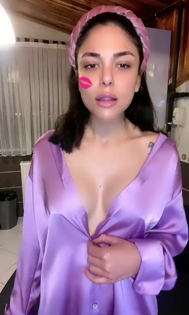 Tango Eco Ecem ifşa Gecelikli makyajsız yayınını seyret — Tango Eco Ecem — Bedava Porno · sahne 2