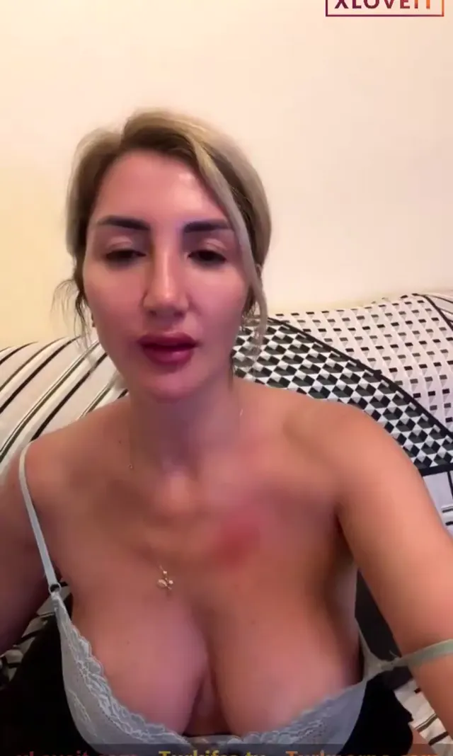 Tango Eylül ifşa Kocaman memeleriyle canlı yayında — Tango Eylül — Canlı Yayınlar · sahne 3