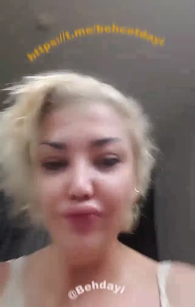 Tango Koko ifşa Azgın olgun soyunup banyoya girdi — Bedava Porno · sahne 1