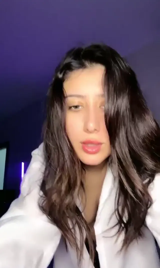 Tango Lilya — Tango Lilya ifşa Çıtır kızdan büyük gömlekli yayın seyret · sahne 1