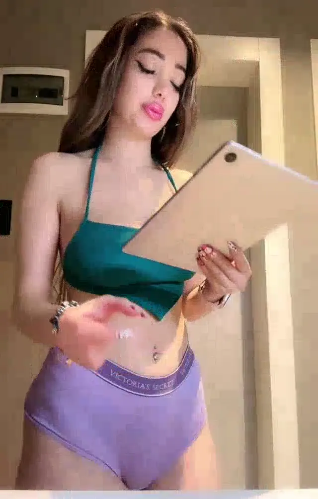 Tango Poine ifşa yarım kilo amcık temalı yayın seyret — Tango Poine — Bedava Porno · sahne 2