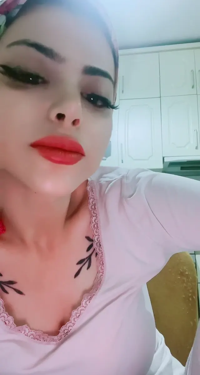 Tango Ponçik Özlem ifşa Türbanlı yayın video Vol 4 — Ponçik Özlem — Canlı Yayınlar · sahne 2
