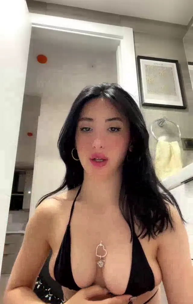 Tango Samael ifşa Jartiyerli sexy götünü sergiledi — Tango Samael — Bedava Porno · sahne 2