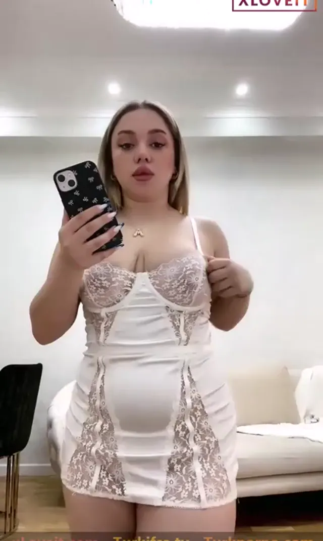 Tango Selin arkadaşı uyuyunca canlı yayın açtı — Tango Selin — Canlı Yayınlar · sahne 3