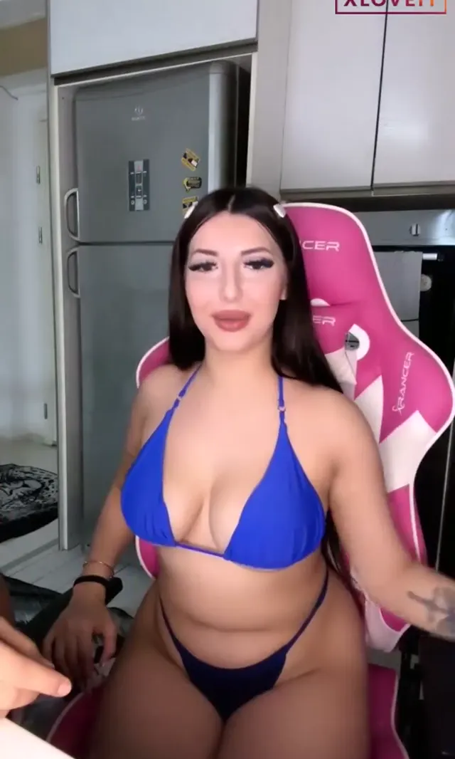 Tango Sena ifşa Bikinili canlı yayın seyret — Tango Sena — Canlı Yayınlar · sahne 3