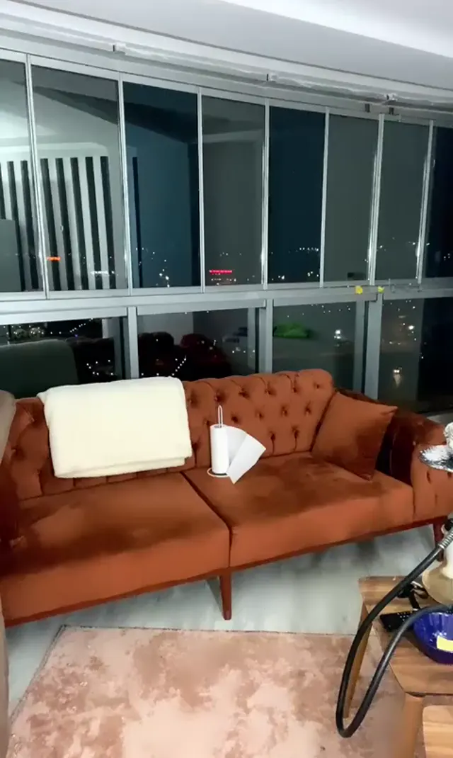 Tango Seziş — Tango Seziş ifşa Kırmızılar içinde dans etti · sahne 1
