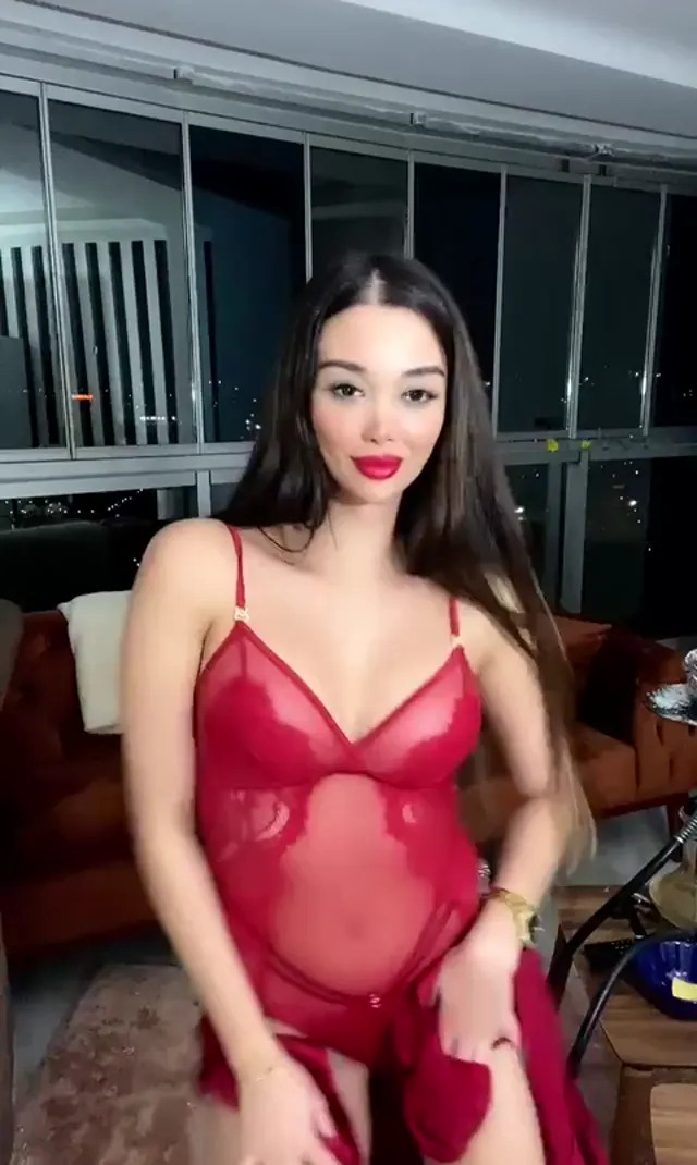 Tango Seziş — Tango Seziş ifşa Kırmızılar içinde dans etti · sahne 3