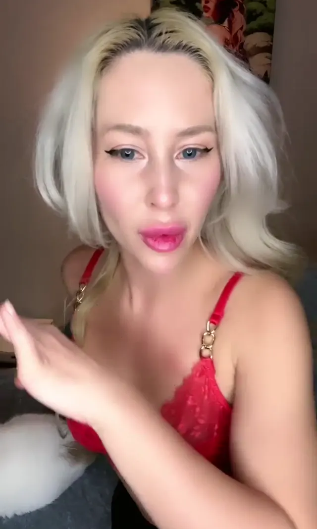 Tango Ulyana ifşa Olgun Rus hatun yayında — Tango Ulyana — Canlı Yayınlar · sahne 3