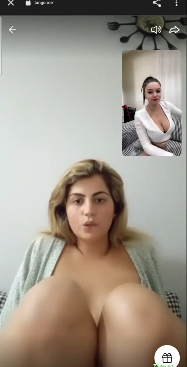 Tango Yaren — Tango Yaren Memelerini Tokatlıyor Ve Ceza Olarak Göğüslerini Gösteriyor · sahne 2