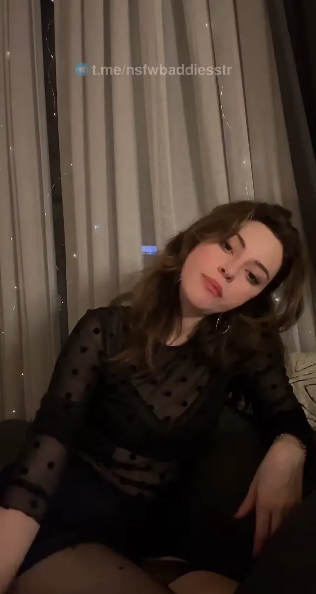 Ayça — Tiktok Ayça ifşa Güzel kızın canlı yayın videosu · sahne 1