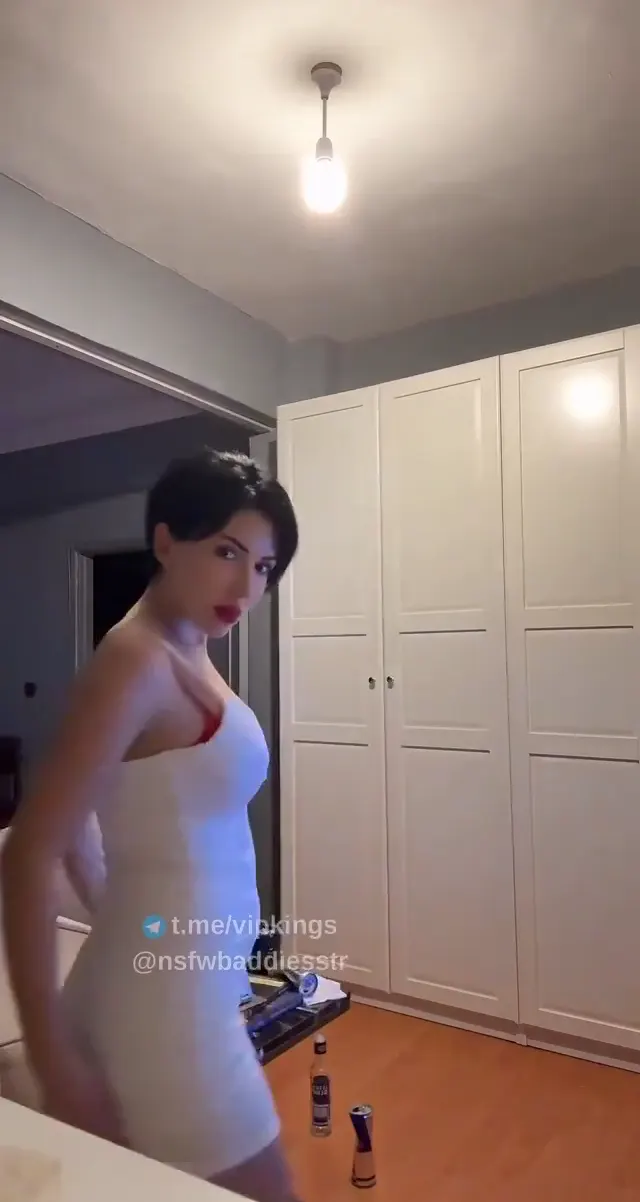 Tiktok Melis ifşa Büük göğüslüden yayın seyret — Melis — Canlı Yayınlar · sahne 3