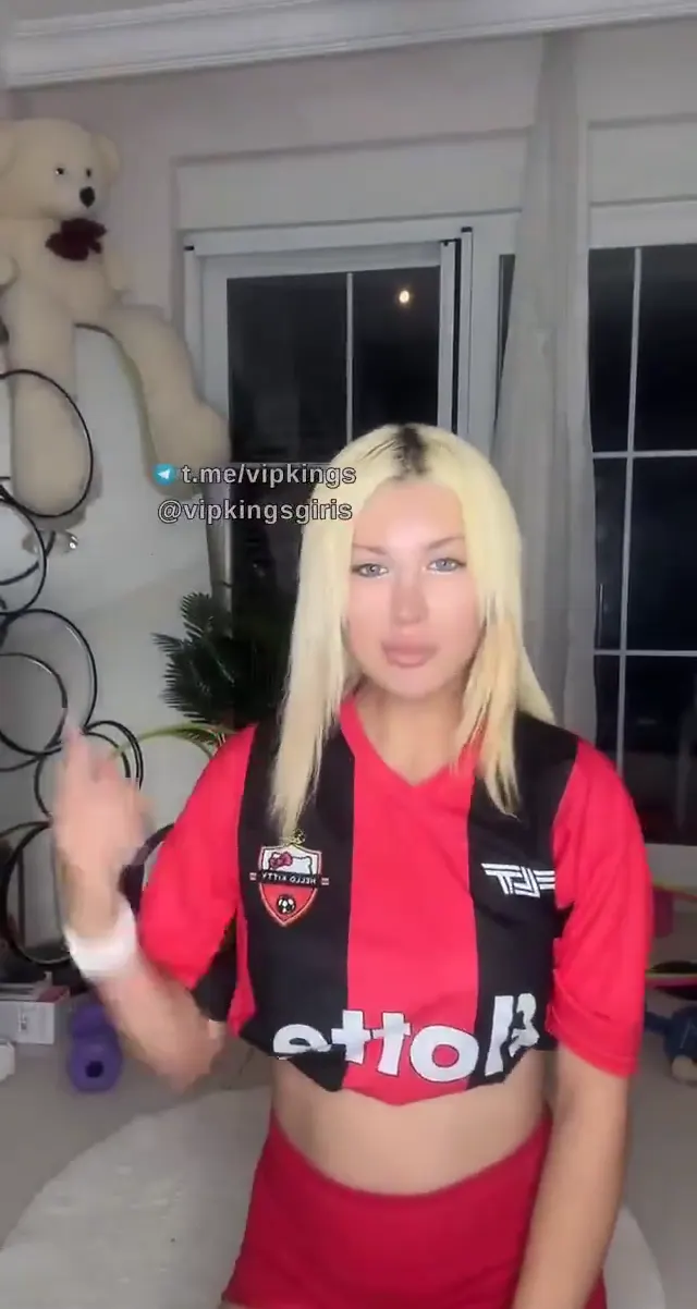 Tiktok Misshoca — Tiktok Misshoca ifşa Sarışın çıtırdan 1 saatlik yayın · sahne 2