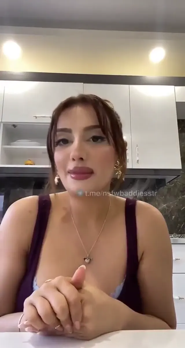 Tiktok Zln ifşa Büyük memeli balkonda yayında — Canlı Yayınlar · sahne 1