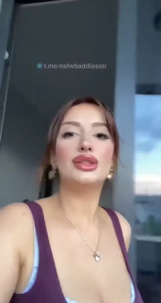 Tiktok Zln ifşa Büyük memeli balkonda yayında — Canlı Yayınlar · sahne 2