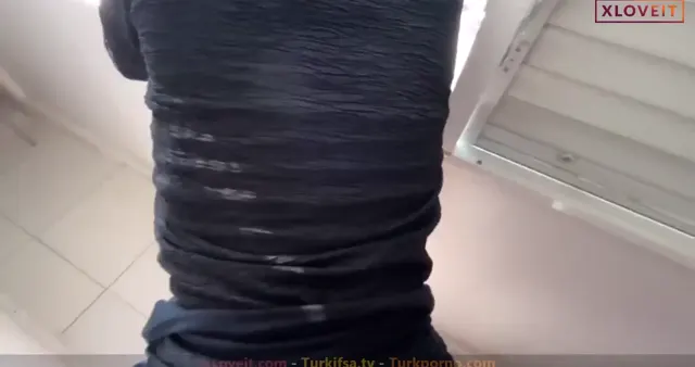 Türbanlı porno film Pirayenole pencereden bakarken sikildi — Konulu Porno · sahne 2