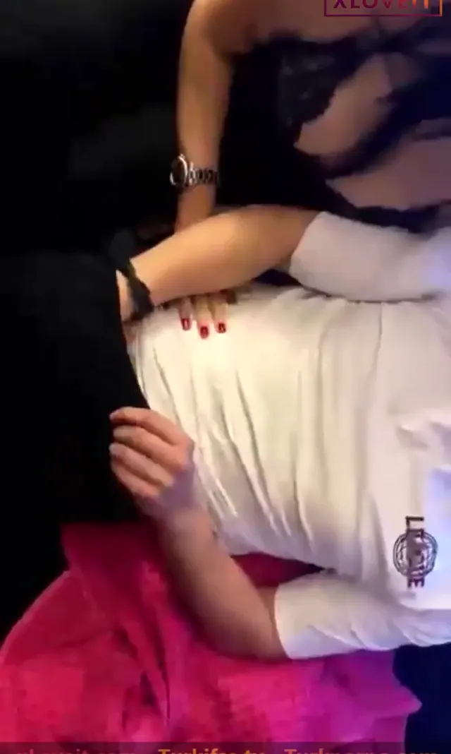 Canlı Sex Toprak Yaprak 1 erkek kalabalık ev — Yaprak Toprak — Konulu Porno · sahne 2