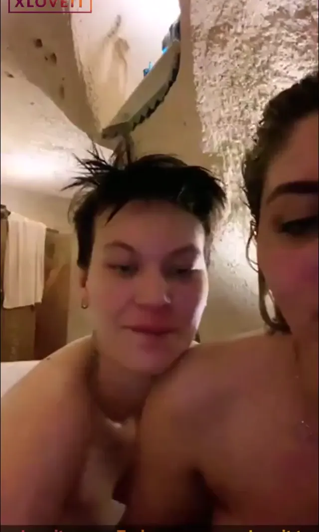 Türk Lezbiyen çiftin jakuzide sevişmesi — Konulu Porno · sahne 2