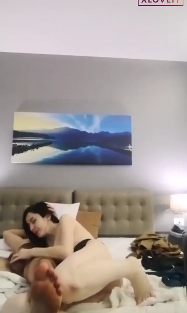 Porno film Ayşegül sevgilisiyle otelde sex yaptı — Amatör Porno · sahne 1