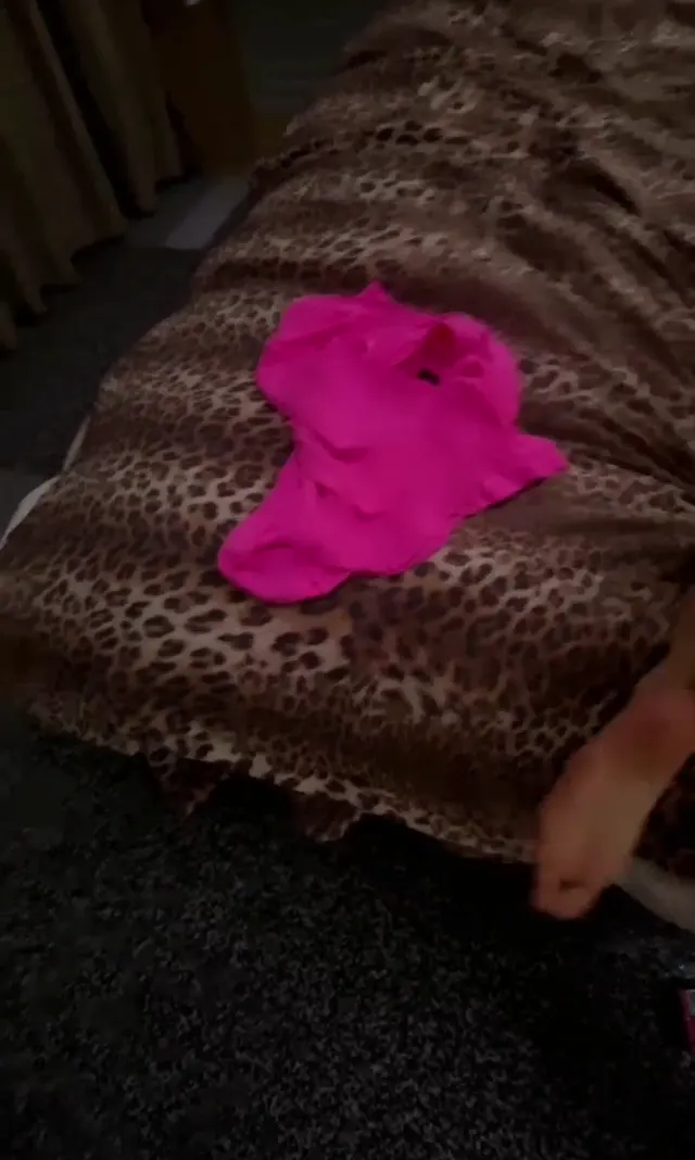 Tutkulu Sex Leopar sakso çekip yatakta domaldı — Tango Leopar — Mobil Porno · sahne 3