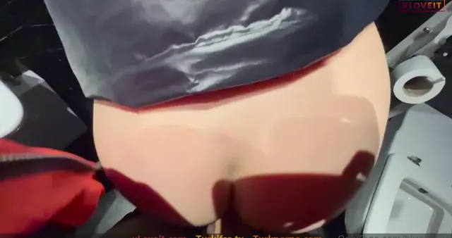 Tuvalette Seks Blueass31 diz çöküp yaladıktan sonra sikildi — BlueAss31 — Konulu Porno · sahne 2