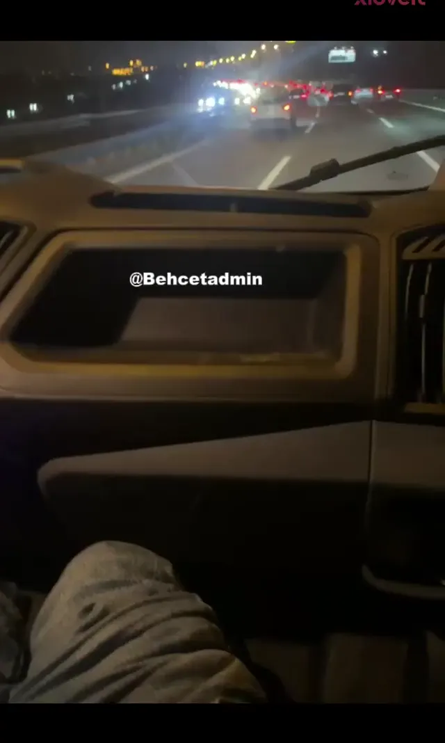 Valori — Valori ifşa Arabada trafikte amcık sik okşadı · sahne 2