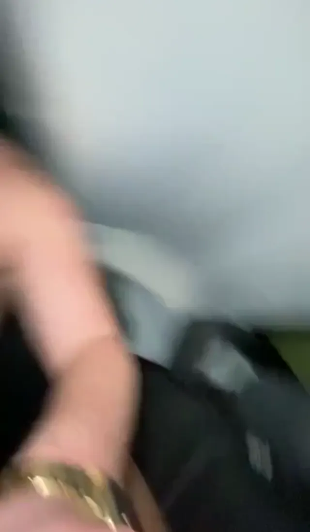 VIP escort hatunu arbanın arka koltuğunda sikti — Mobil Porno · sahne 2