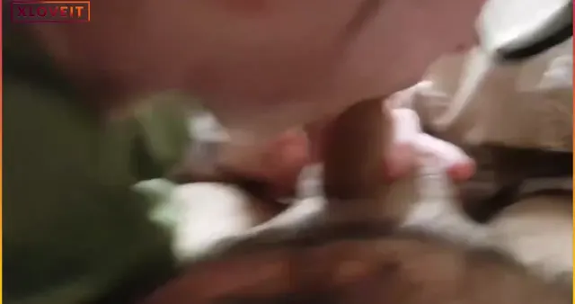 Yaramaz kız sakso gözlüklü — Amatör Porno · sahne 1