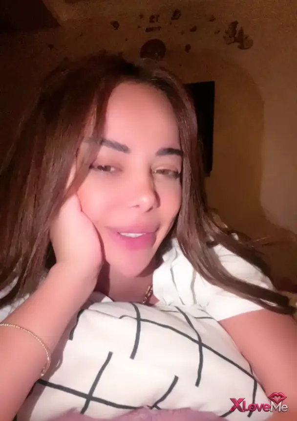 İfşa Alemi — Babe ifşa Güzel kız dayanamayıp meme amcık gösterdi