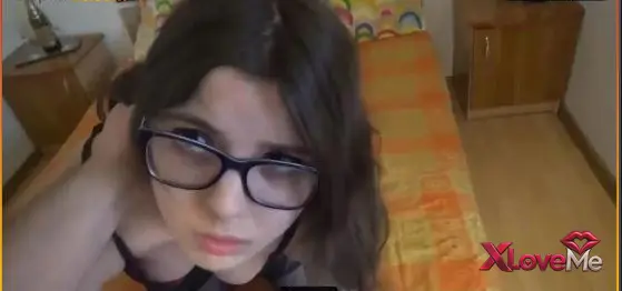 Kaliteli Porno — Alt Yazılı Porno Kız kardeşini mastürbasyon yaparken yakalıyor