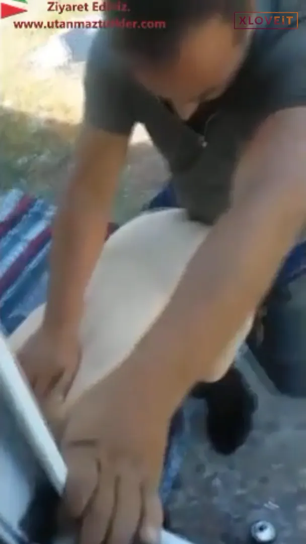 Mobil Porno — Köyde yaptırdığı evi göstermek için götürüp sikti