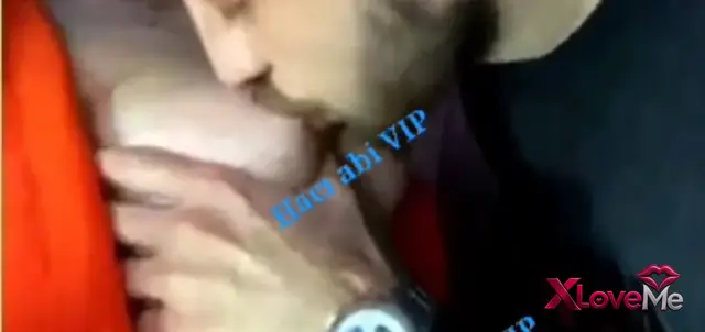 Türk Sakso — Sevişme Porno Sinsirella sakso çekip memelerini yalattı — Sevişme